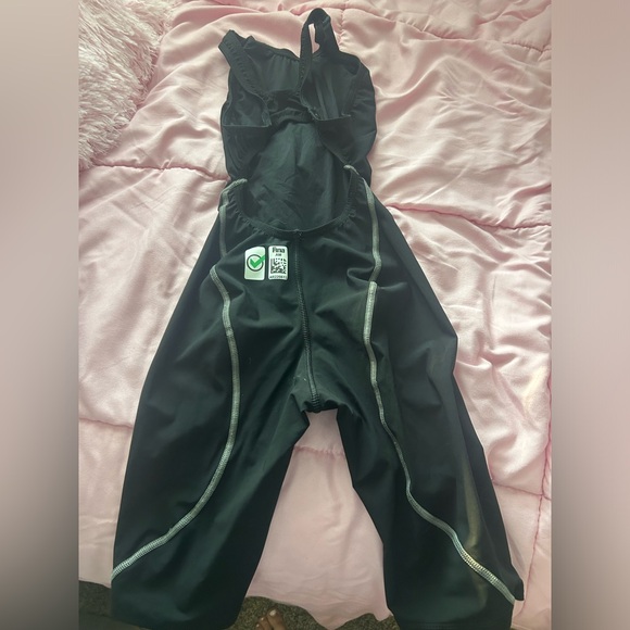 Arena Tech suit - Picture 3 of 3